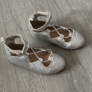 Carter’s Toddler Girl Silver Glittery Dress Shoes Size 6🤍